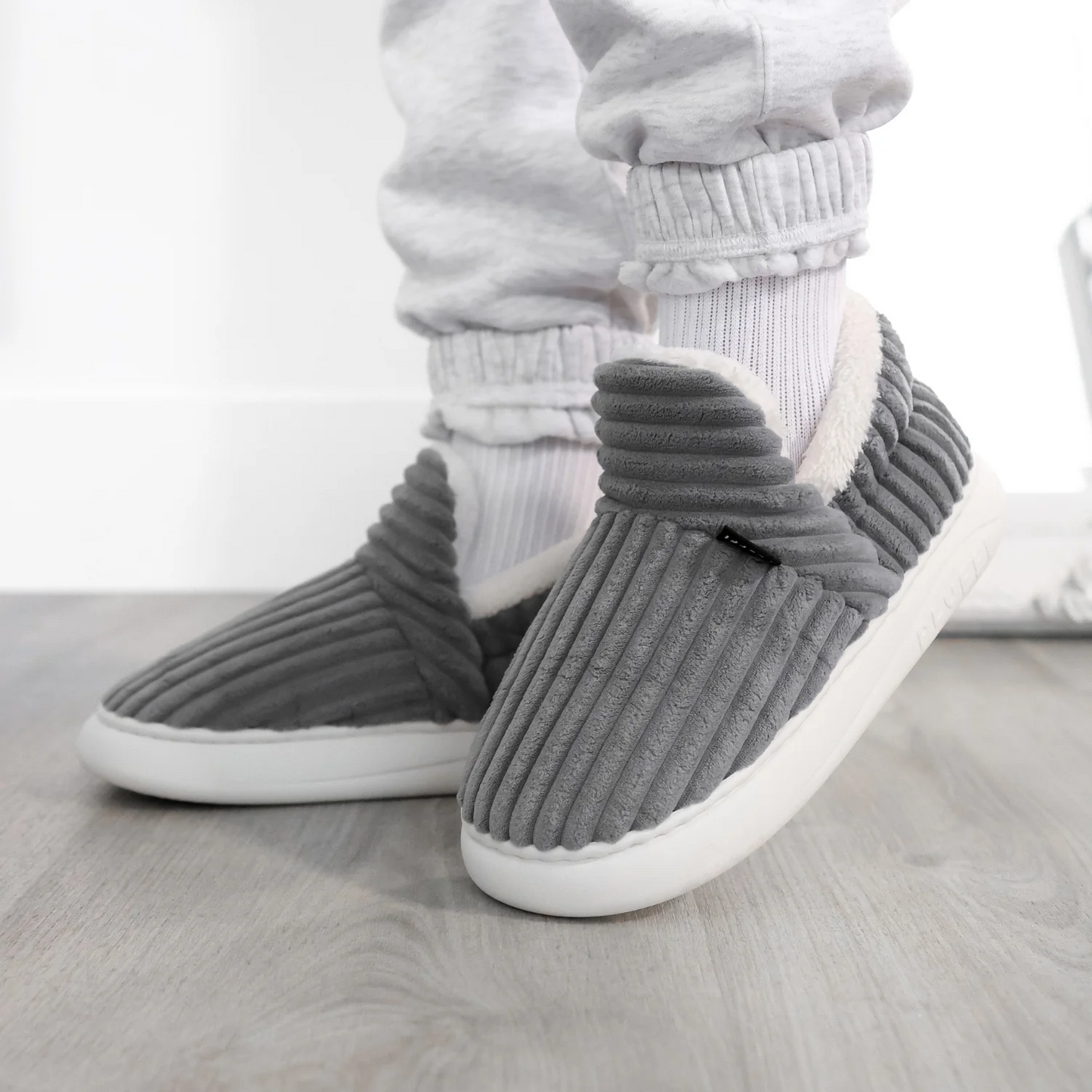 CloudSteps™ – Värmande vintertofflor med ultra-mjuk insida